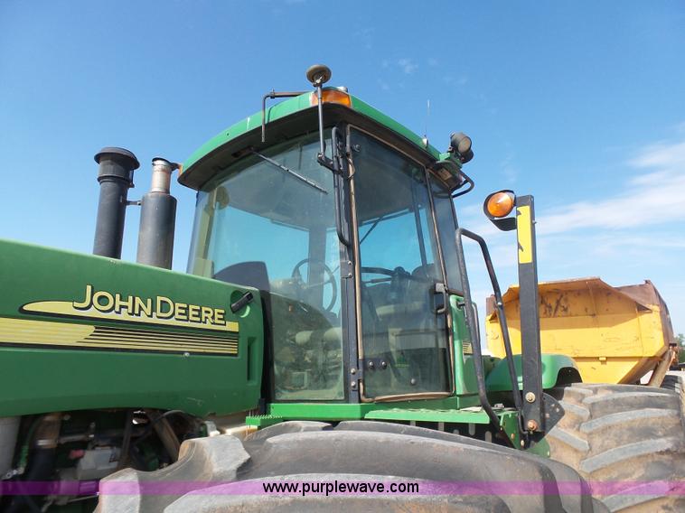 image for item K7011 2005 John Deere 9520 4WD tractor