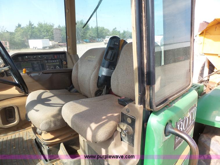 image for item K7011 2005 John Deere 9520 4WD tractor
