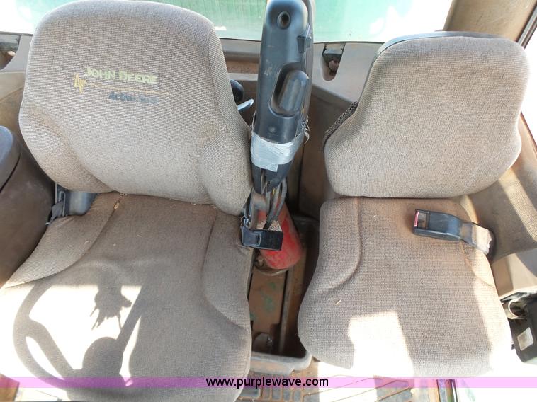 image for item K7011 2005 John Deere 9520 4WD tractor