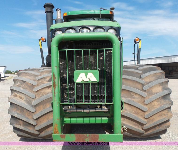 image for item K7011 2005 John Deere 9520 4WD tractor