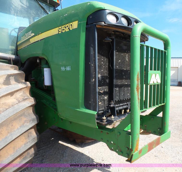 image for item K7011 2005 John Deere 9520 4WD tractor