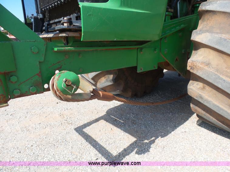 image for item K7011 2005 John Deere 9520 4WD tractor