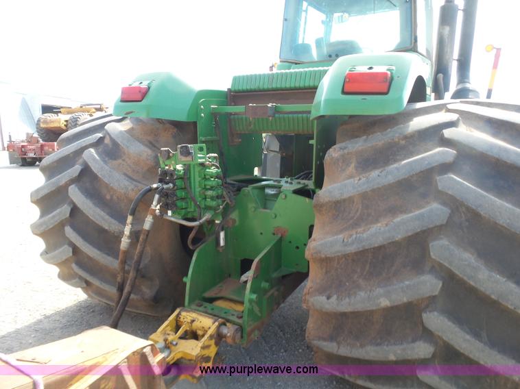 image for item K7011 2005 John Deere 9520 4WD tractor