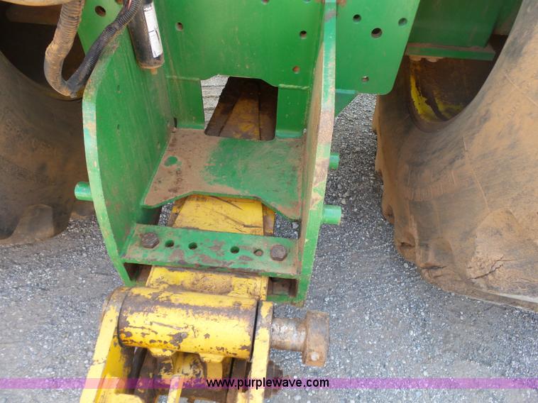 image for item K7011 2005 John Deere 9520 4WD tractor