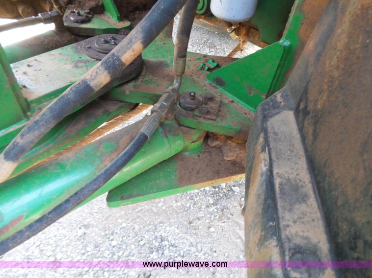 image for item K7011 2005 John Deere 9520 4WD tractor