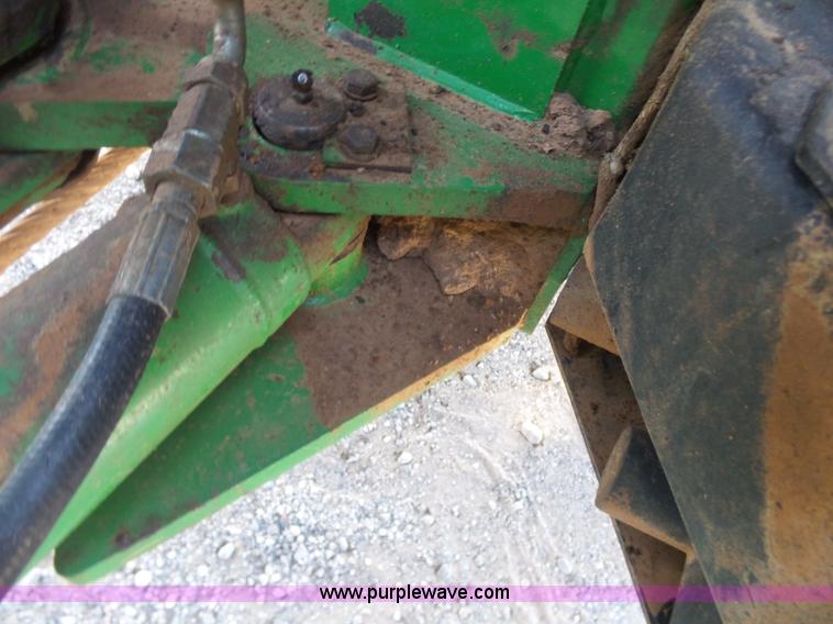 image for item K7011 2005 John Deere 9520 4WD tractor