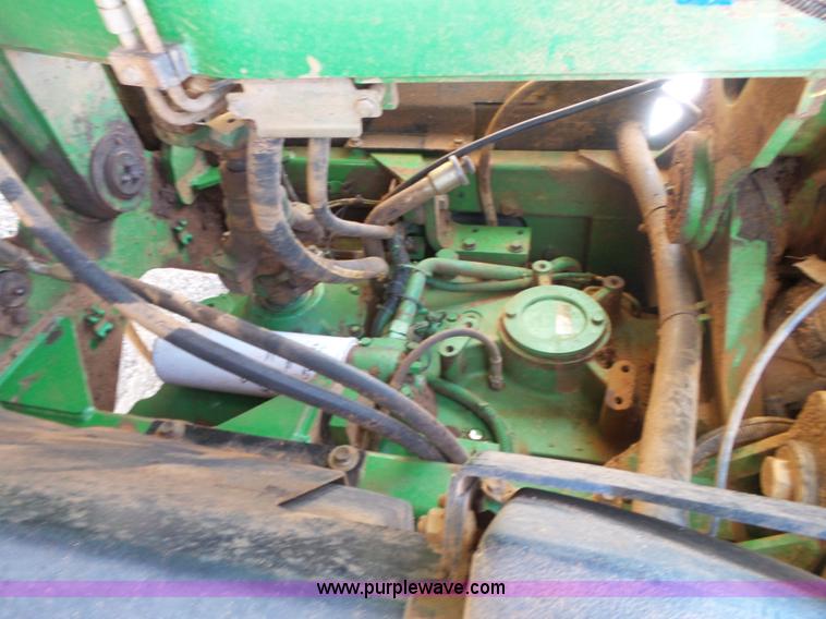 image for item K7011 2005 John Deere 9520 4WD tractor
