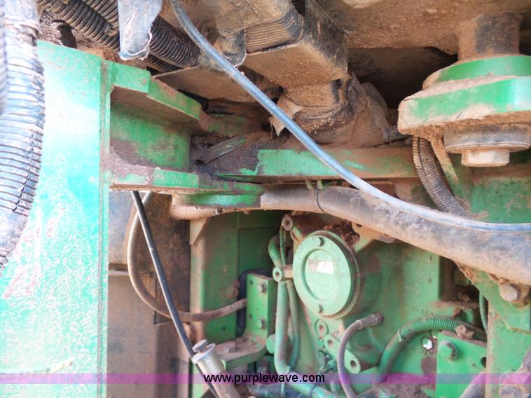 image for item K7011 2005 John Deere 9520 4WD tractor