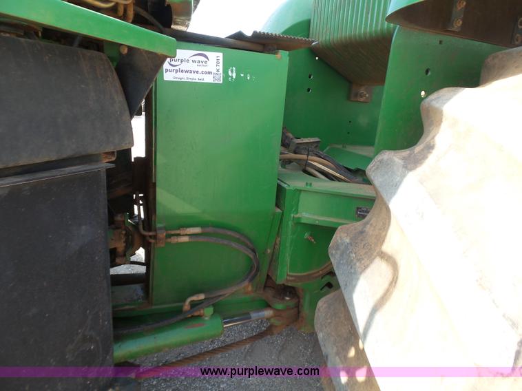 image for item K7011 2005 John Deere 9520 4WD tractor