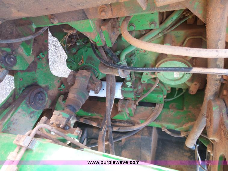image for item K7011 2005 John Deere 9520 4WD tractor