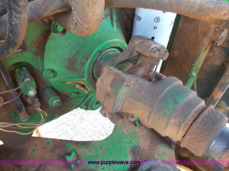 image for item K7011 2005 John Deere 9520 4WD tractor