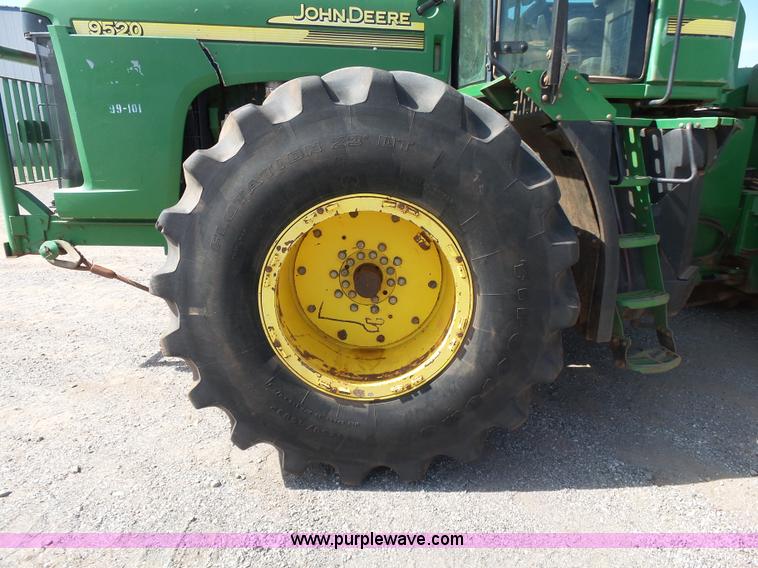 image for item K7011 2005 John Deere 9520 4WD tractor