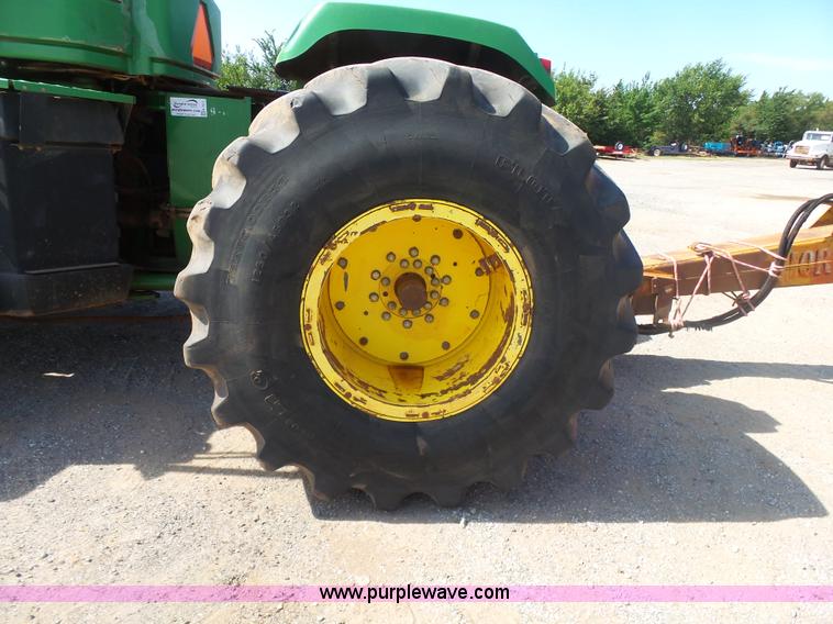 image for item K7011 2005 John Deere 9520 4WD tractor