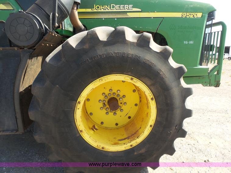 image for item K7011 2005 John Deere 9520 4WD tractor