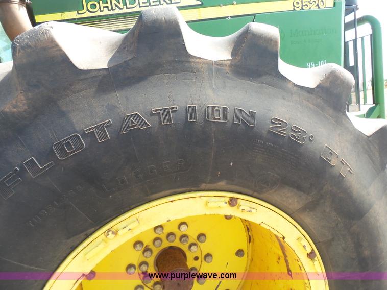 image for item K7011 2005 John Deere 9520 4WD tractor