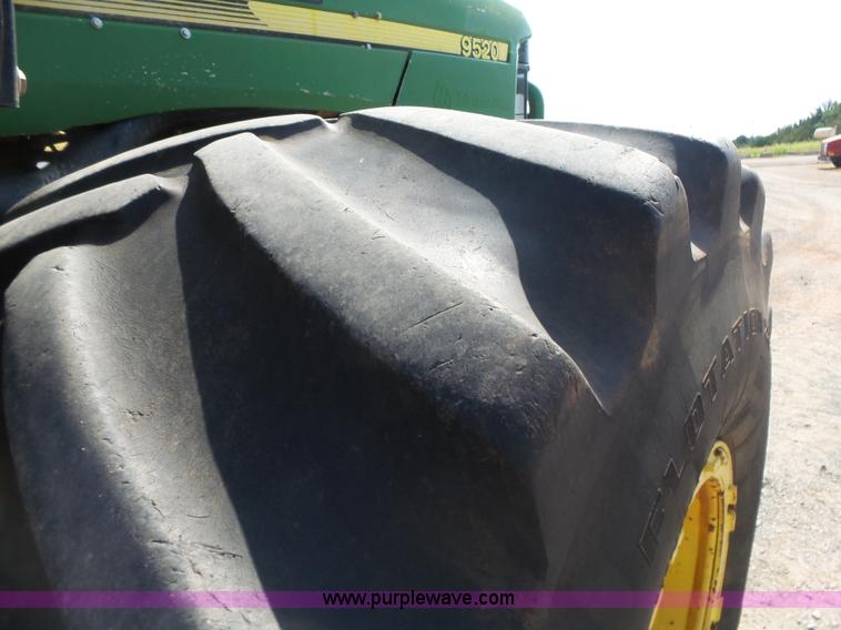 image for item K7011 2005 John Deere 9520 4WD tractor