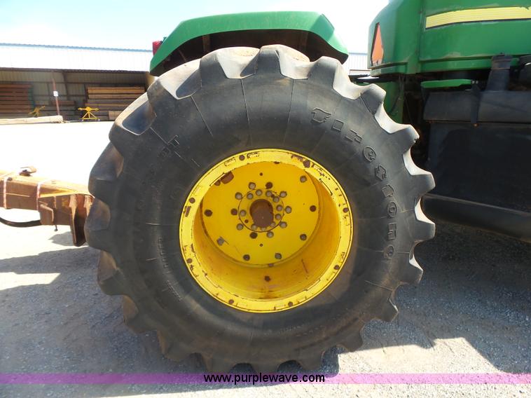 image for item K7011 2005 John Deere 9520 4WD tractor