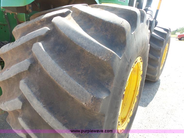 image for item K7011 2005 John Deere 9520 4WD tractor