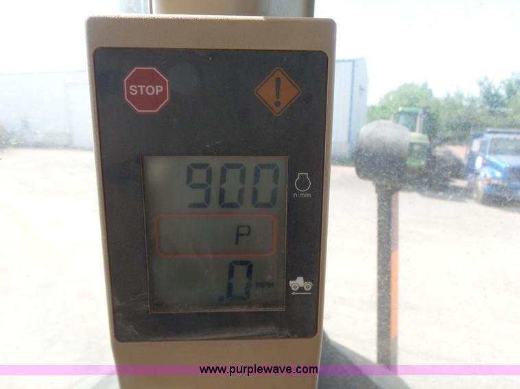 image for item K7011 2005 John Deere 9520 4WD tractor