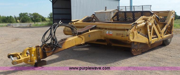 image for item K7015 2004 John Deere 1810E scraper