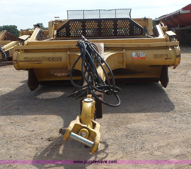 image for item K7015 2004 John Deere 1810E scraper
