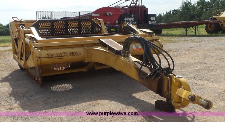 image for item K7015 2004 John Deere 1810E scraper