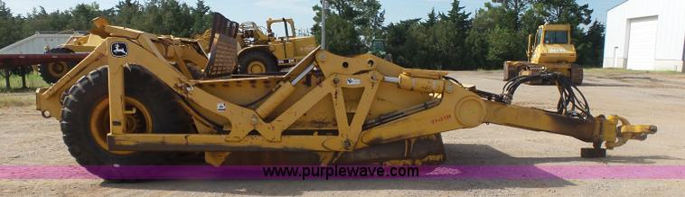 image for item K7015 2004 John Deere 1810E scraper
