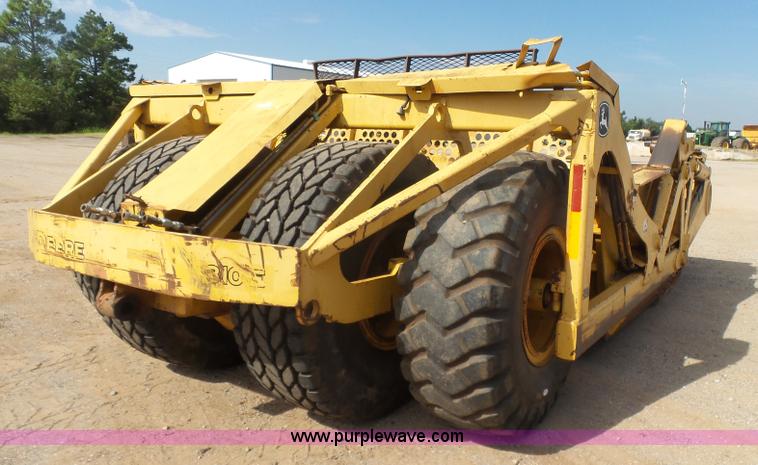 image for item K7015 2004 John Deere 1810E scraper