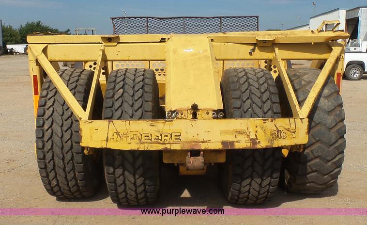 image for item K7015 2004 John Deere 1810E scraper