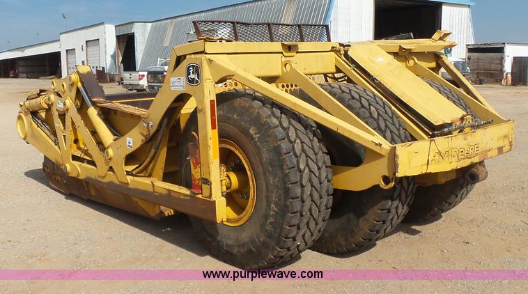 image for item K7015 2004 John Deere 1810E scraper