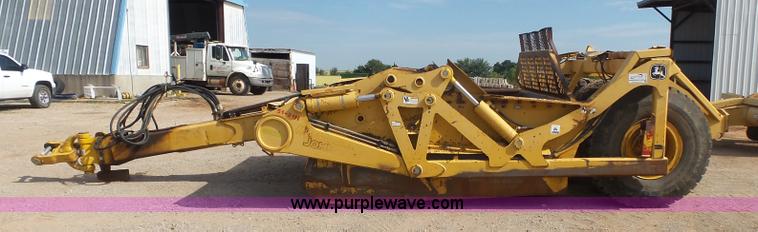 image for item K7015 2004 John Deere 1810E scraper