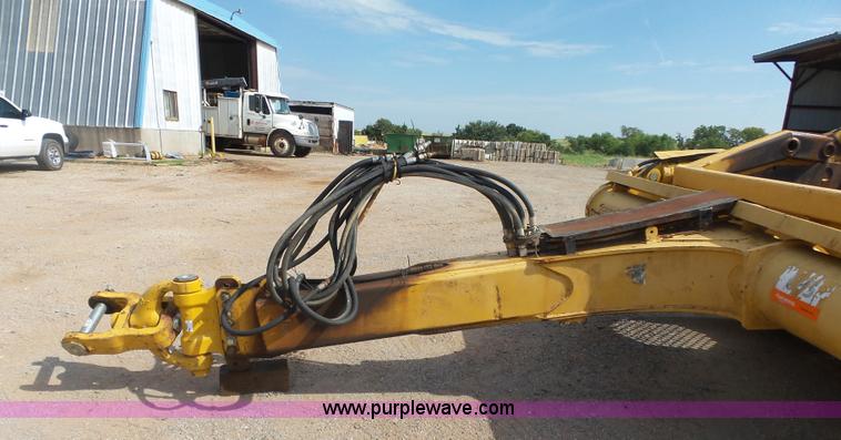 image for item K7015 2004 John Deere 1810E scraper