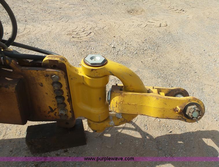 image for item K7015 2004 John Deere 1810E scraper