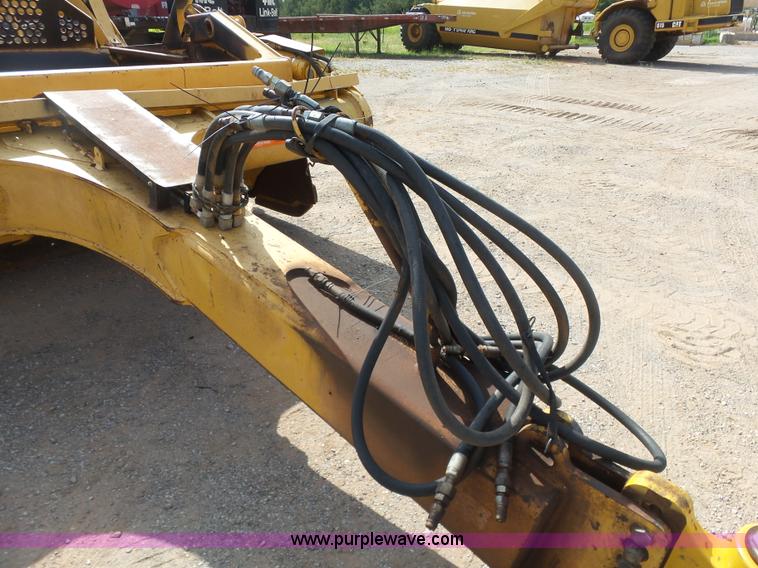 image for item K7015 2004 John Deere 1810E scraper