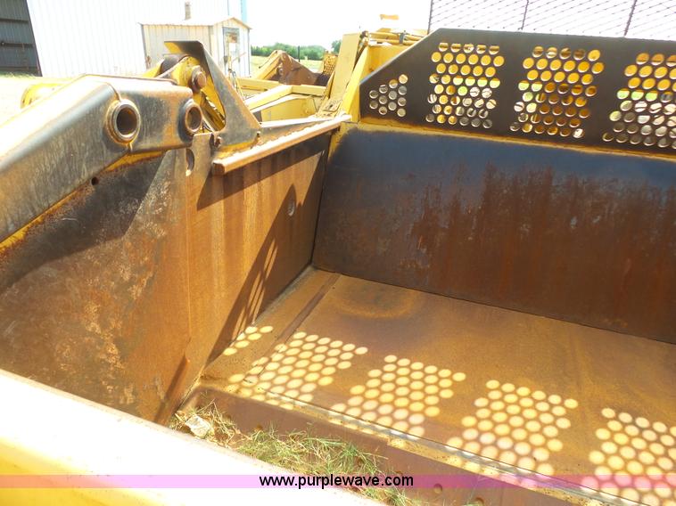 image for item K7015 2004 John Deere 1810E scraper