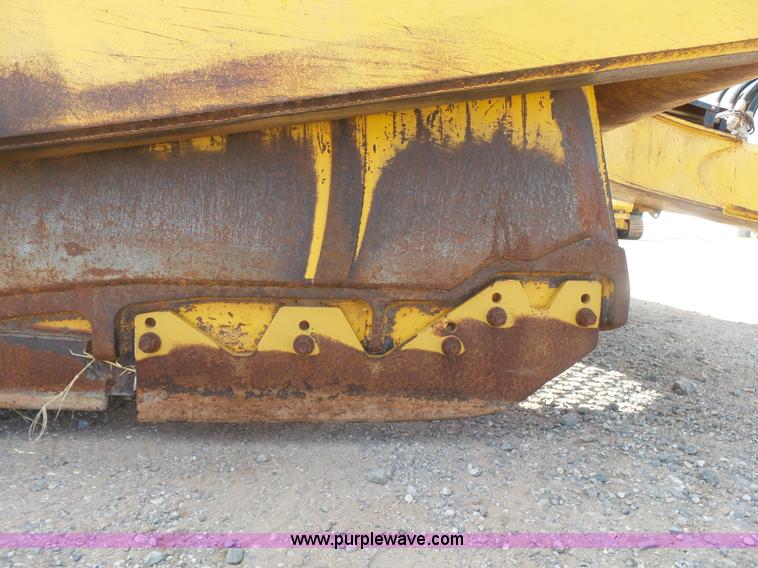 image for item K7015 2004 John Deere 1810E scraper