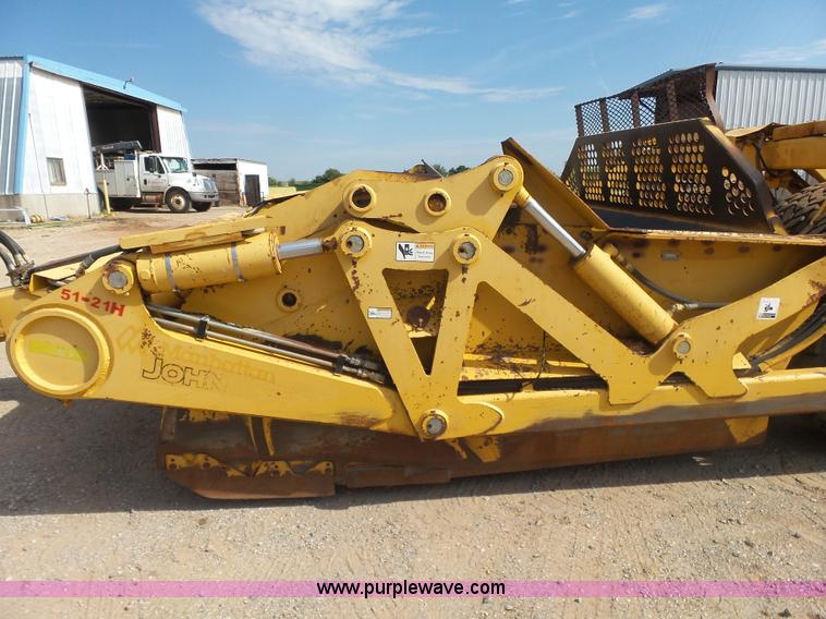 image for item K7015 2004 John Deere 1810E scraper