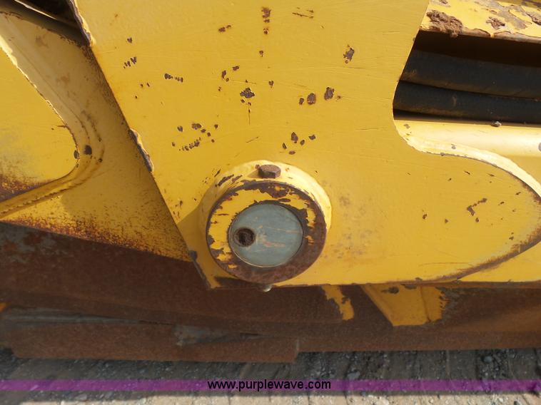 image for item K7015 2004 John Deere 1810E scraper