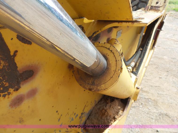 image for item K7015 2004 John Deere 1810E scraper