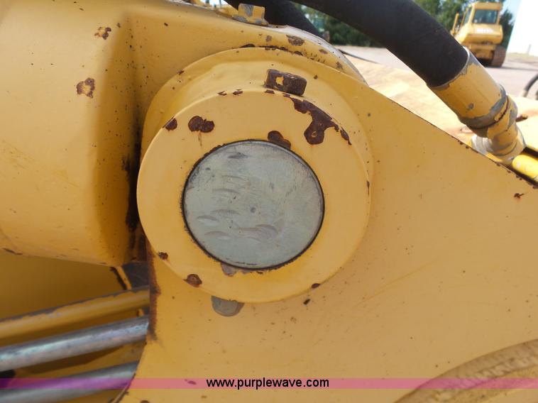 image for item K7015 2004 John Deere 1810E scraper