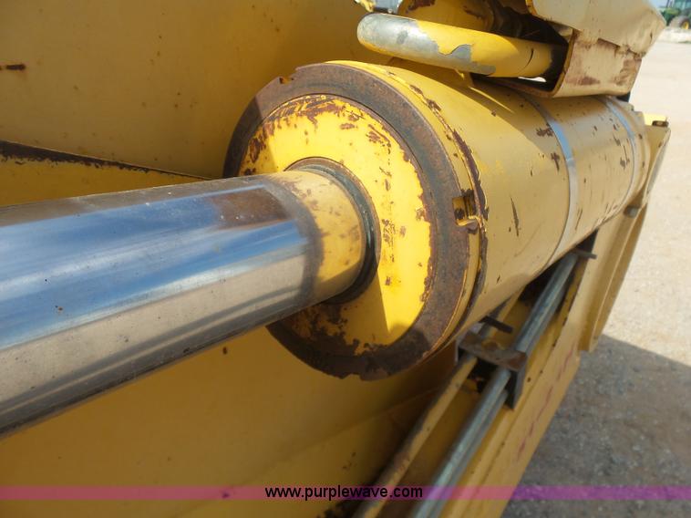 image for item K7015 2004 John Deere 1810E scraper