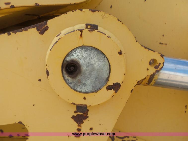 image for item K7015 2004 John Deere 1810E scraper