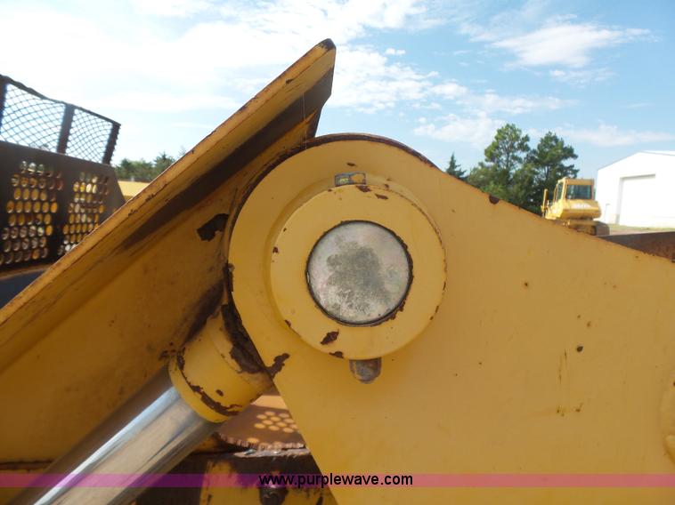 image for item K7015 2004 John Deere 1810E scraper