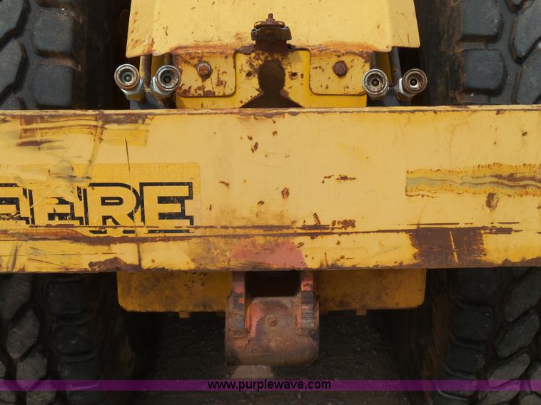 image for item K7015 2004 John Deere 1810E scraper