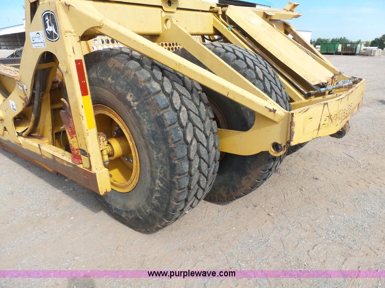 image for item K7015 2004 John Deere 1810E scraper
