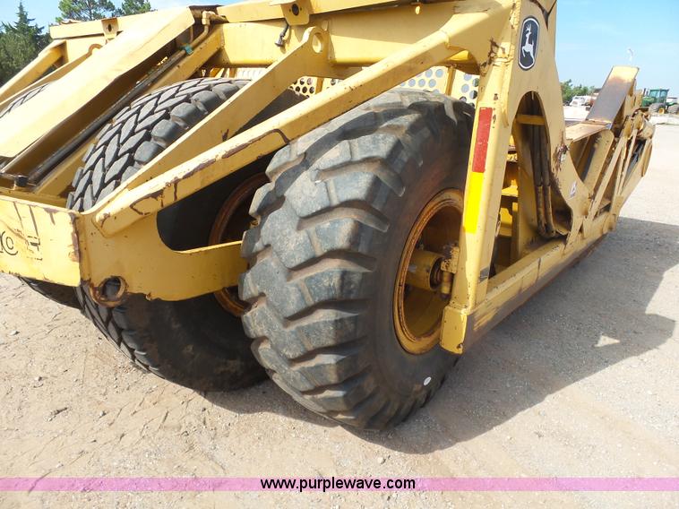 image for item K7015 2004 John Deere 1810E scraper