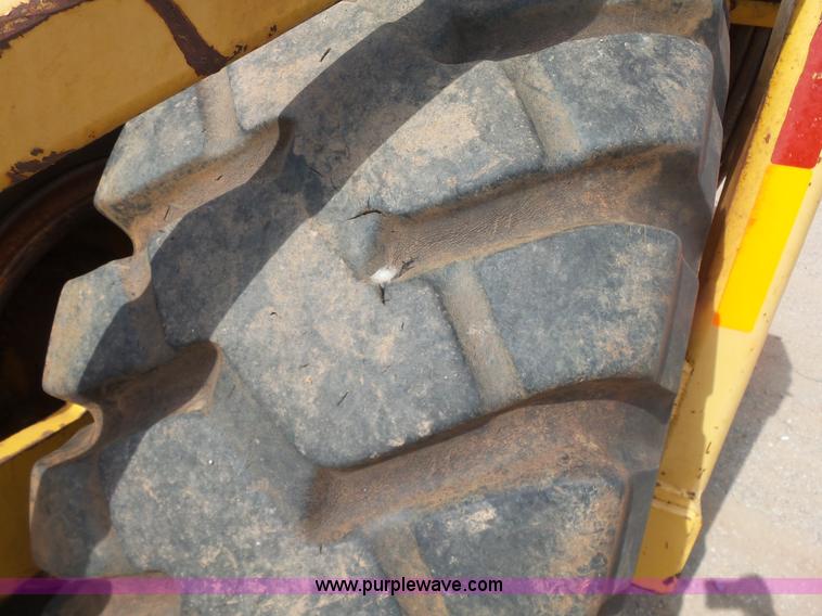 image for item K7015 2004 John Deere 1810E scraper