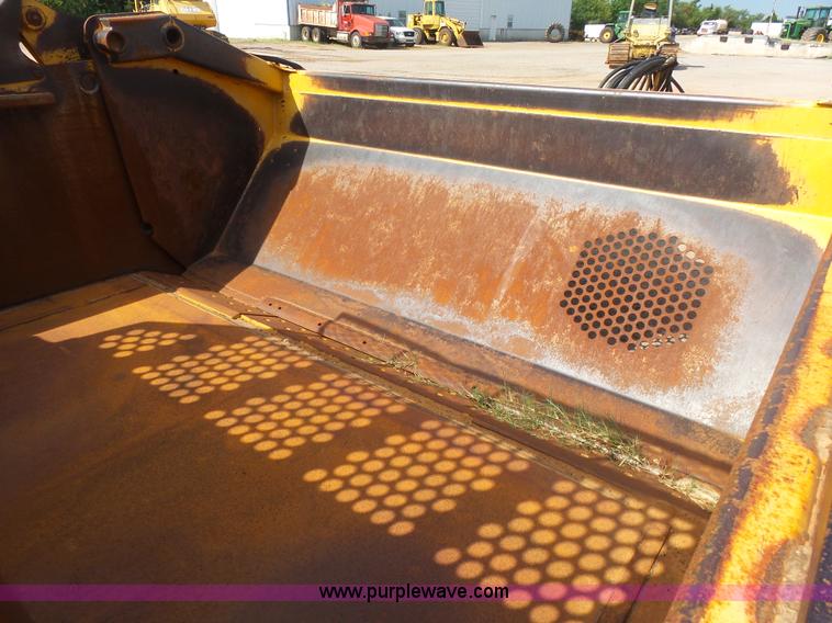 image for item K7015 2004 John Deere 1810E scraper