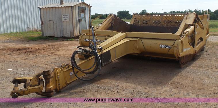 image for item K7016 2005 John Deere 1810E scraper