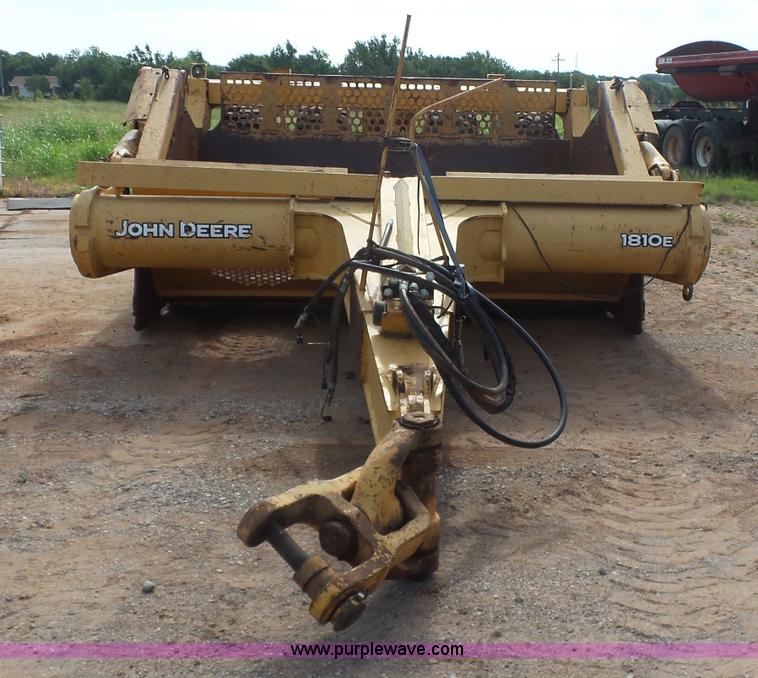 image for item K7016 2005 John Deere 1810E scraper